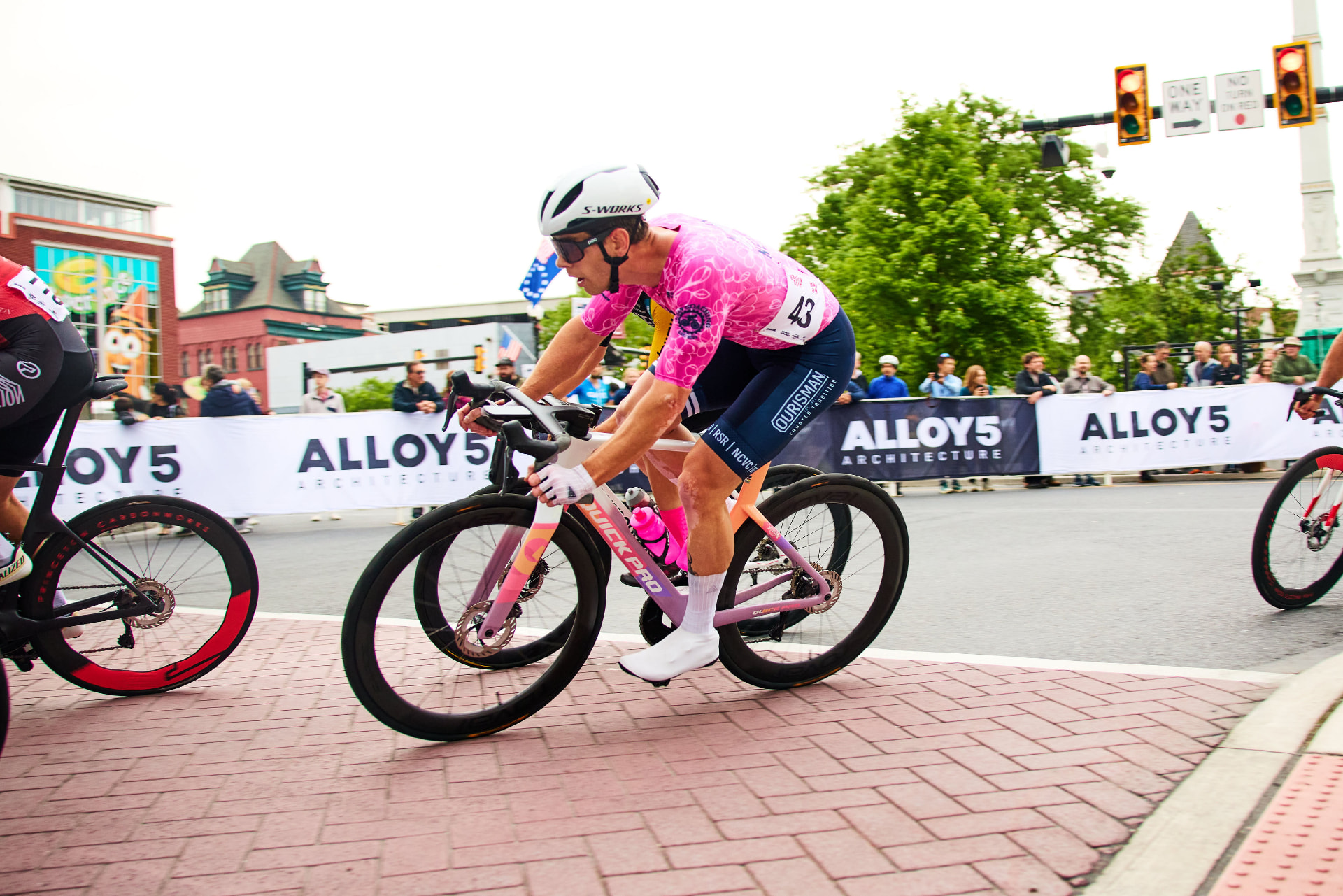 Rider cornering hard at the Easton criterium